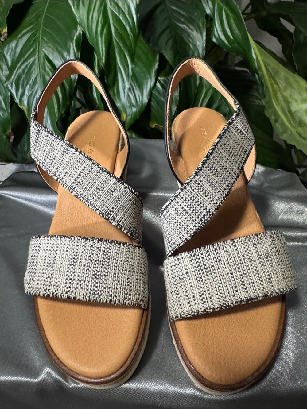 Andre Assous Neveah Black & Beige Espadrille Wedge Sandal
Size EU 36 / US 6 - Picture 2 of 11